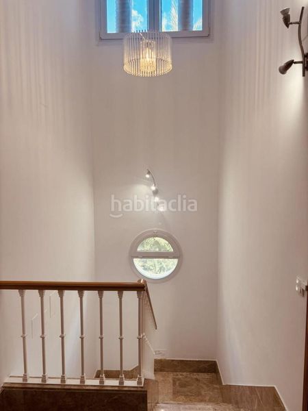 Foto a406b064-3561-456d-b1a1-4a5744857e38. Casa aparellada amb aparcament piscina a Santa Clara Marbella