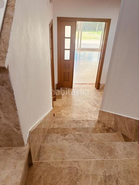 Foto abe0c7bd-8a80-4bab-994e-6ae79310e72a. Casa aparellada amb aparcament piscina a Santa Clara Marbella