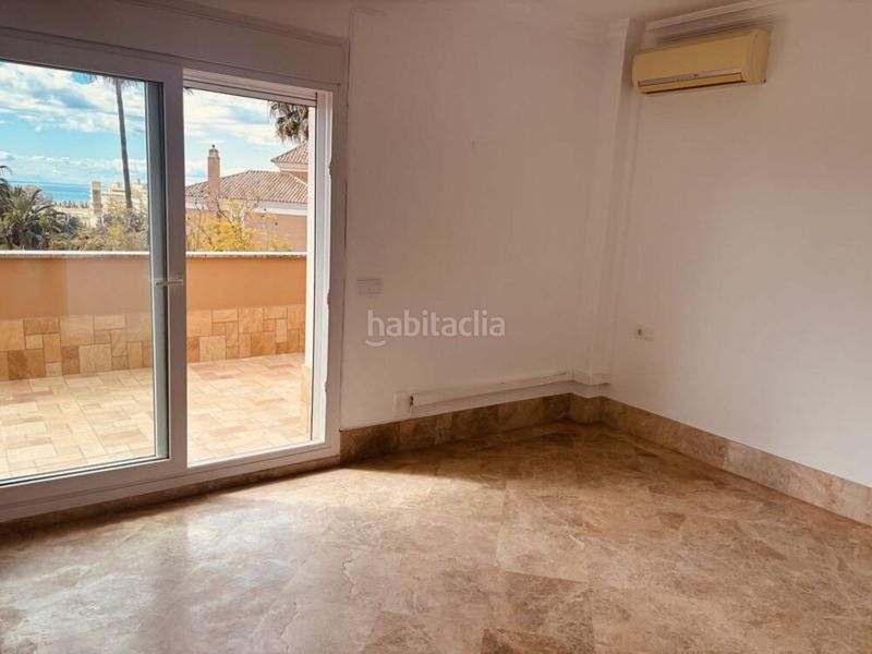 Foto e71a84b8-b5fa-4729-b4a8-c576420d1966. Casa aparellada amb aparcament piscina a Santa Clara Marbella