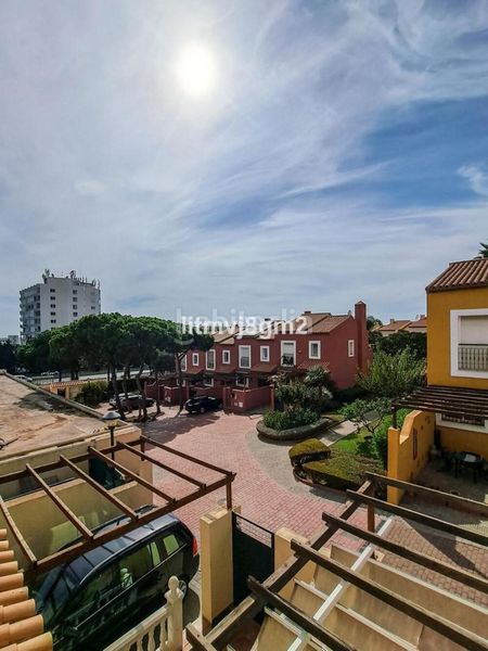 Foto 026f8a74-7533-4d02-bc06-247a57bffa24. Casa adossada amb aparcament piscina a Calahonda Mijas