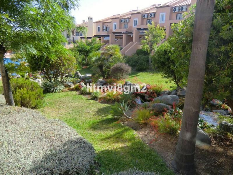 Foto 5a341048-f4f4-434f-b5f9-685d780a21dd. Casa adossada amb aparcament piscina a Calahonda Mijas