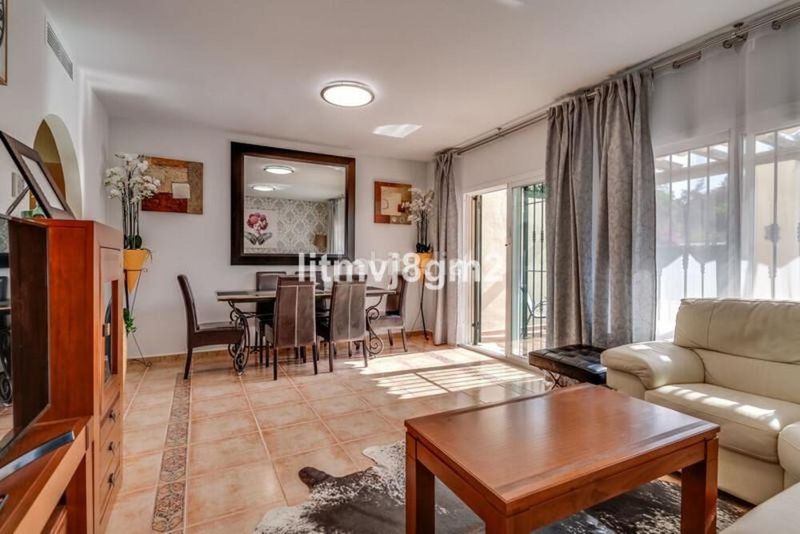 Foto 9576f0ac-5a8c-4038-bf36-ffe6ce951444. Casa adossada amb aparcament piscina a Calahonda Mijas