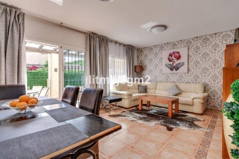 Foto d7a83cd2-1e6d-44bc-8dc4-266d7939c928. Casa adossada amb aparcament piscina a Calahonda Mijas