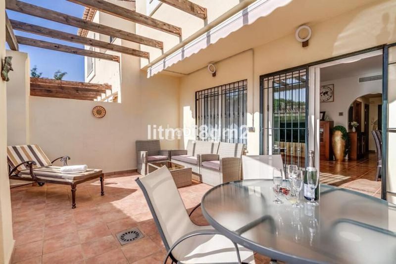 Foto e4b64114-e801-44b3-a362-3c1b948665e9. Casa adossada amb aparcament piscina a Calahonda Mijas