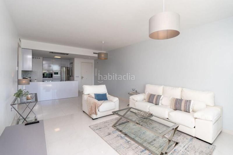 Foto 108d6985-2ef5-4dc1-9e47-e36b75dd0d0c. Apartament amb aparcament piscina a Bel - Air Estepona