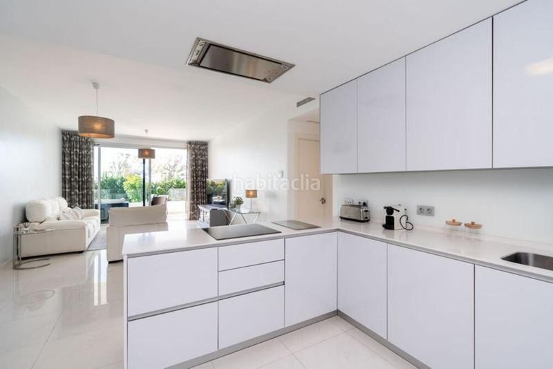 Foto b5abf57a-a380-401d-8d32-5890f71089e0. Apartament amb aparcament piscina a Bel - Air Estepona