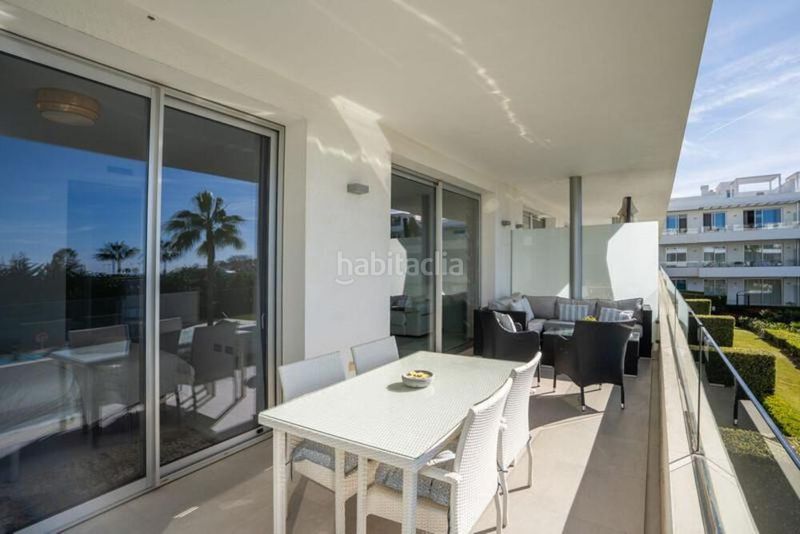 Foto c942aa81-0975-42bd-b9eb-866c91f5d7c4. Apartament amb aparcament piscina a Bel - Air Estepona