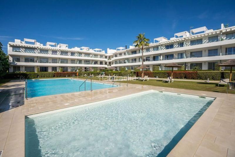 Foto ef58f88a-84c0-440d-aa23-65c19395b475. Apartament amb aparcament piscina a Bel - Air Estepona