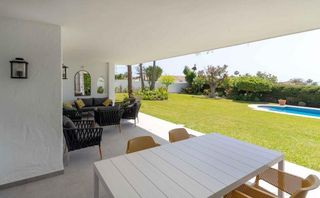 Casa en Bel - Air. Elegante villa familiar orientada al sur con jardín privado y pi