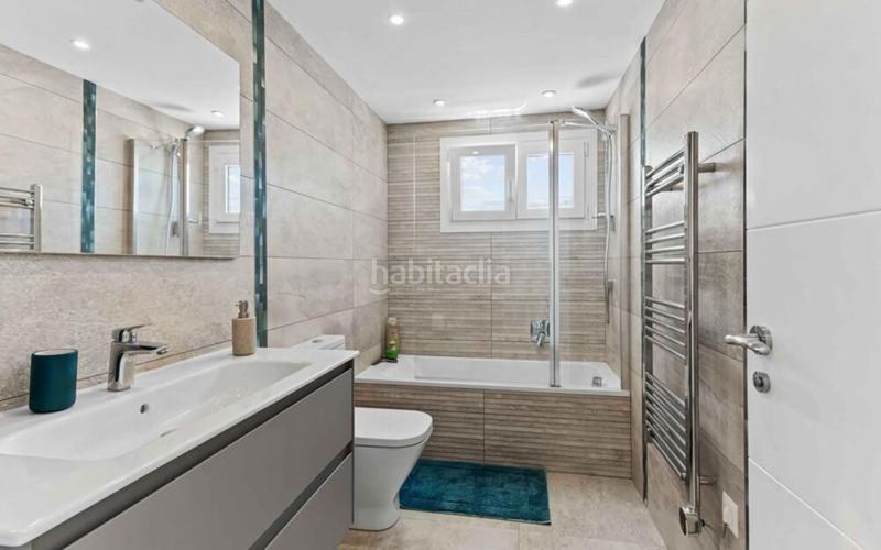 Foto a794d5b2-bae4-49c3-8788-1d8f83848ff2. Casa amb aparcament piscina a Bel - Air Estepona
