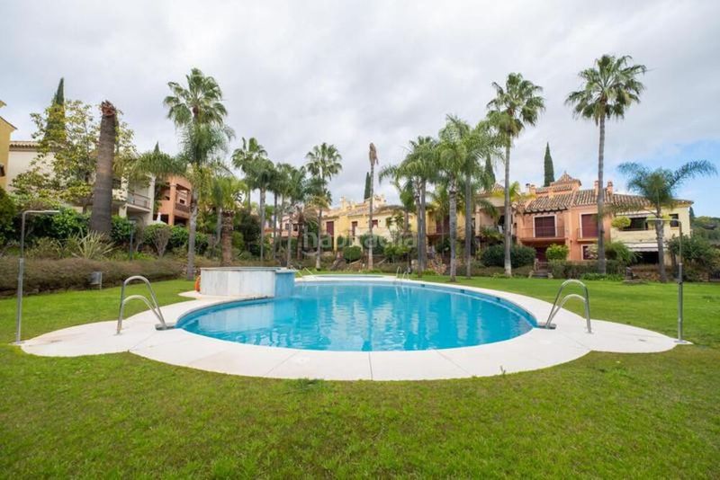 Foto 327c54c3-6910-413d-bf6c-1b38d27934e7. Lloguer casa adossada amb aparcament piscina a Puente Romano Marbella