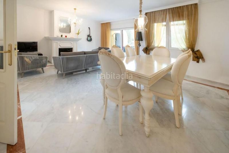 Foto 91564a90-2dd9-43b0-bb0d-e40a4332cc56. Lloguer casa adossada amb aparcament piscina a Puente Romano Marbella