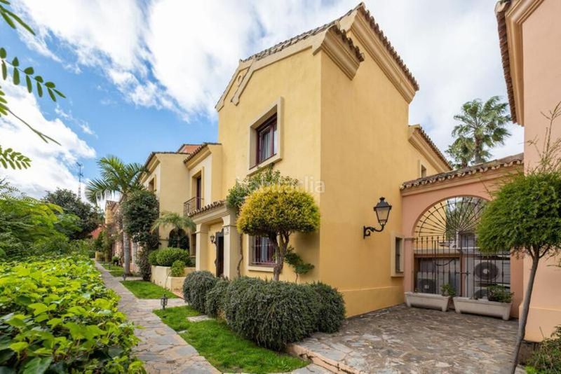 Foto 932ad935-5efa-41c6-a2f9-0ff8e9bd066d. Lloguer casa adossada amb aparcament piscina a Puente Romano Marbella