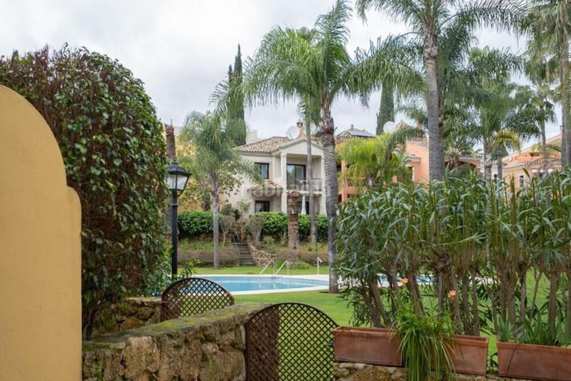 Foto d56eaeda-2469-4b2a-9228-76d388876432. Lloguer casa adossada amb aparcament piscina a Puente Romano Marbella