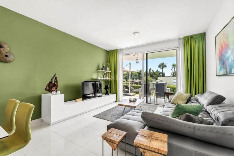 Foto 4ee1448c-648b-4ce1-8d84-ec15a11280df. Planta baixa amb aparcament piscina a Bel - Air Estepona