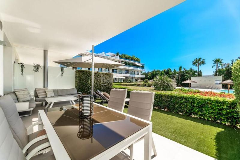 Foto 823fc3a1-84bf-4c29-a21c-58cc98e2f5a3. Planta baixa amb aparcament piscina a Bel - Air Estepona
