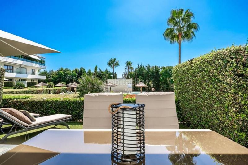 Foto cb4ec5a8-e58f-4a8f-9546-e485183f8003. Planta baixa amb aparcament piscina a Bel - Air Estepona