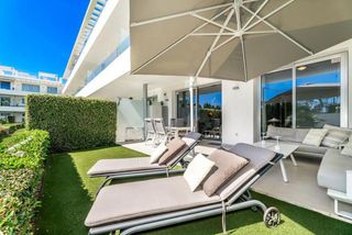 Ground floor in Bel - Air. Moderno apartamento con jardín en ubicación privilegiada  a poca