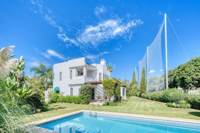 Foto 8847e0df-383d-4928-82d7-596eed52430a. Casa amb calefacció aparcament piscina a Los Naranjos Marbella