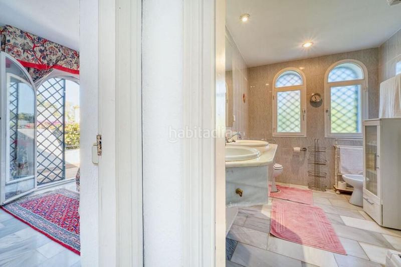Foto ede9eef4-88fb-4308-bb75-efa899642cfd. Casa amb calefacció aparcament piscina a Los Naranjos Marbella