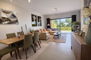 Ground floor in Los Flamingos. Elegante apartamento con jardín y vistas panorámicas al mar en l
