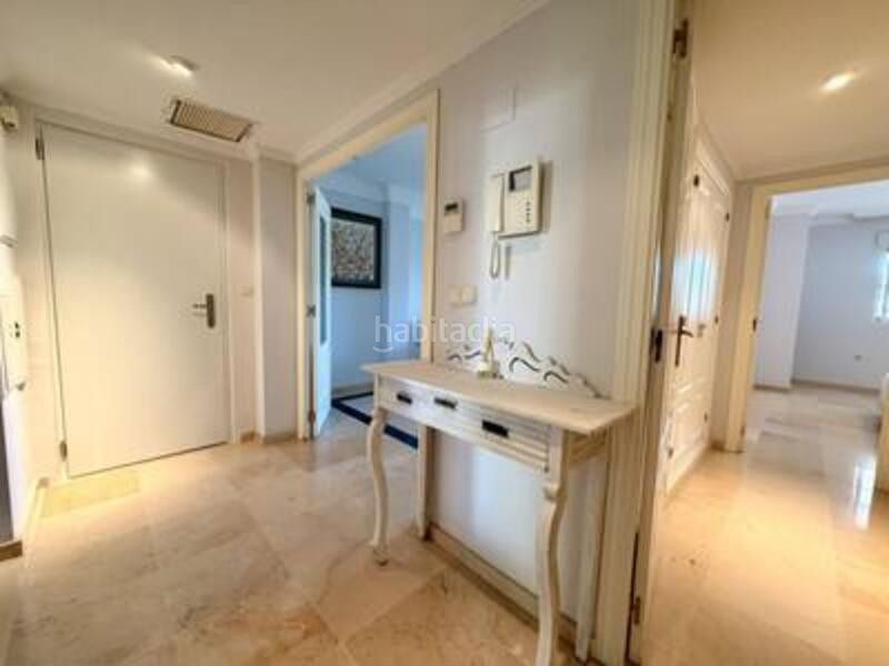 Foto 44c403c6-a3a9-472c-8481-20963e76f6a5. Apartament amb calefacció aparcament piscina a Río Real Marbella