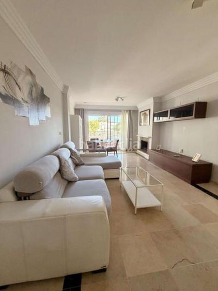 Foto 6af459fa-a973-47d7-af17-ed47e34a25f0. Apartament amb calefacció aparcament piscina a Río Real Marbella