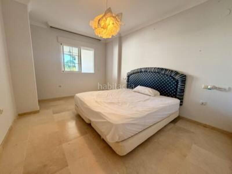 Foto c777a8eb-14bc-43a3-a266-d5f8dc1e8b40. Apartament amb calefacció aparcament piscina a Río Real Marbella