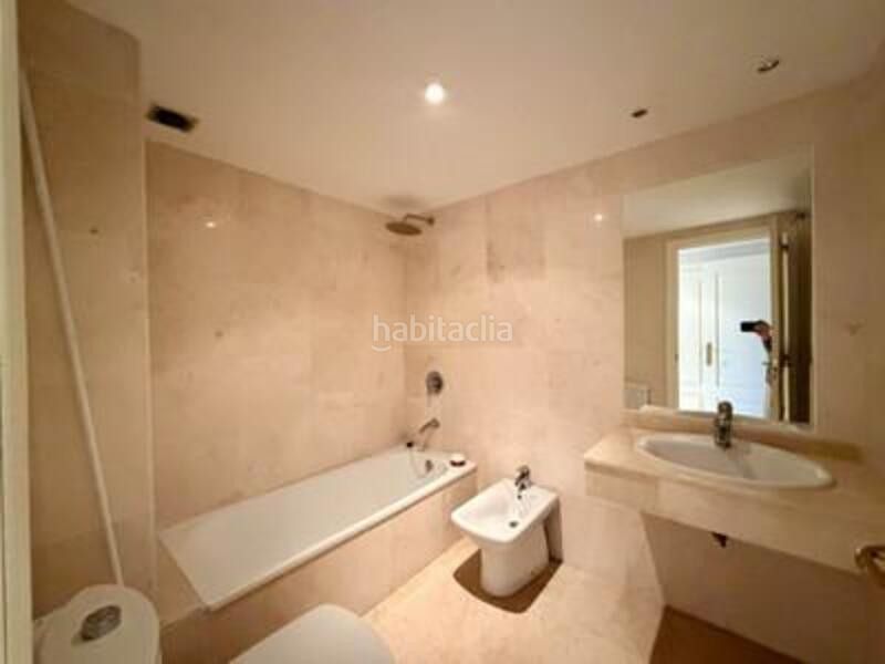 Foto d381c9a9-1fce-4cb5-93aa-00579cf9be67. Apartament amb calefacció aparcament piscina a Río Real Marbella