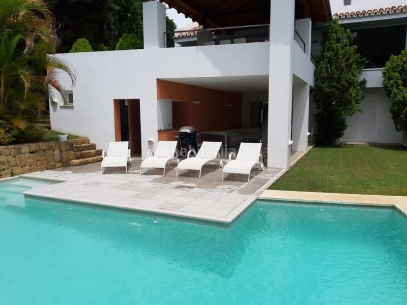 Foto d103f7e9-24cd-47ae-afea-6c29315e369f. Lloguer casa amb calefacció aparcament piscina a Marbella