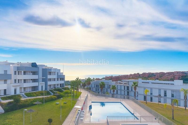 Foto f40640b2-cb0c-4b86-b28d-a38655c389c6. Àtic amb aparcament piscina a Buenas Noches Estepona