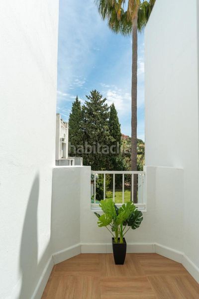 Foto 1b6ceaad-5a95-481f-86e0-ff4066cc66a1. Casa adossada amb aparcament piscina a Los Naranjos Marbella