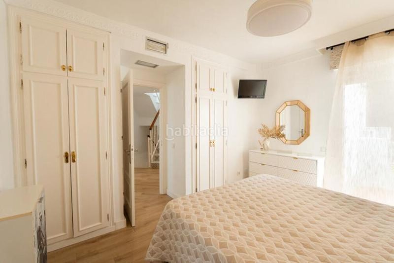 Foto bed50bb1-2771-4bad-9c0e-bcfe33a6099e. Casa adossada amb aparcament piscina a Los Naranjos Marbella