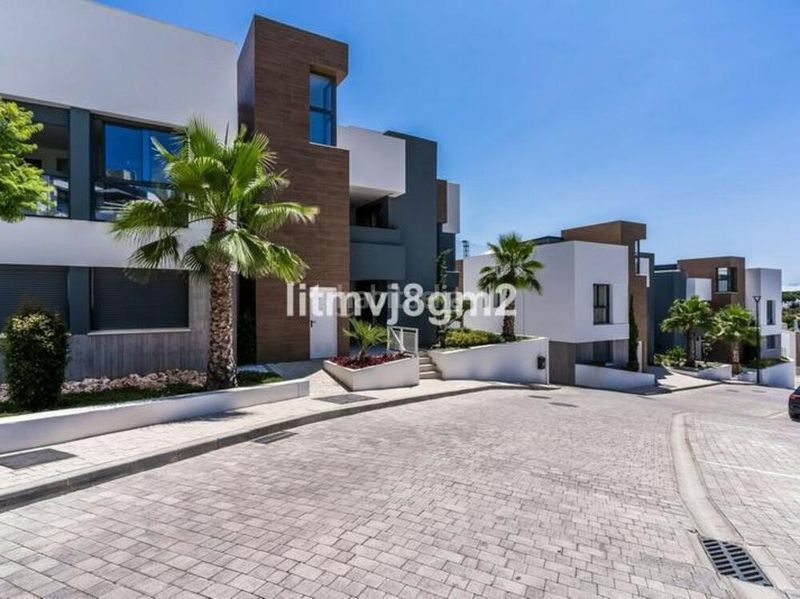 Foto 0e89a18a-cf98-4a93-8515-0aad2799cd69. Planta baixa a Cabopino - Artola Marbella