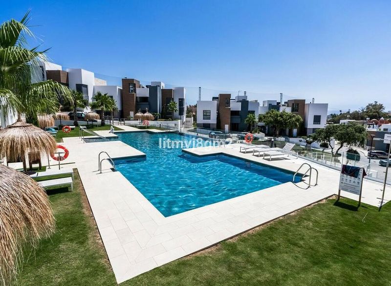 Foto c4d06e9a-68fc-42ac-b735-8b2fc1bf2e39. Planta baixa a Cabopino - Artola Marbella