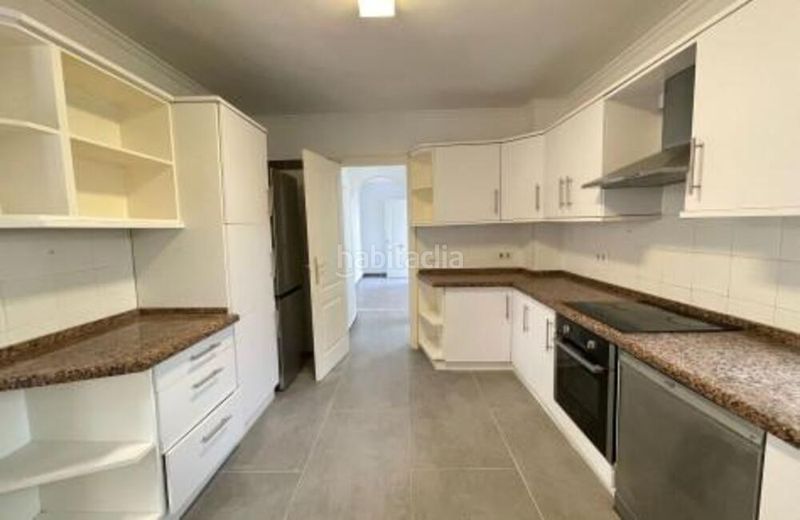 Foto 1a13a6d4-2ff6-42e0-a5cc-e9d3e8159ec6. Location maison avec parking piscine dans Puente Romano Marbella