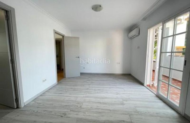 Foto 2b6068c9-e2a3-4d1b-b99a-3c62e0b92e19. Location maison avec parking piscine dans Puente Romano Marbella