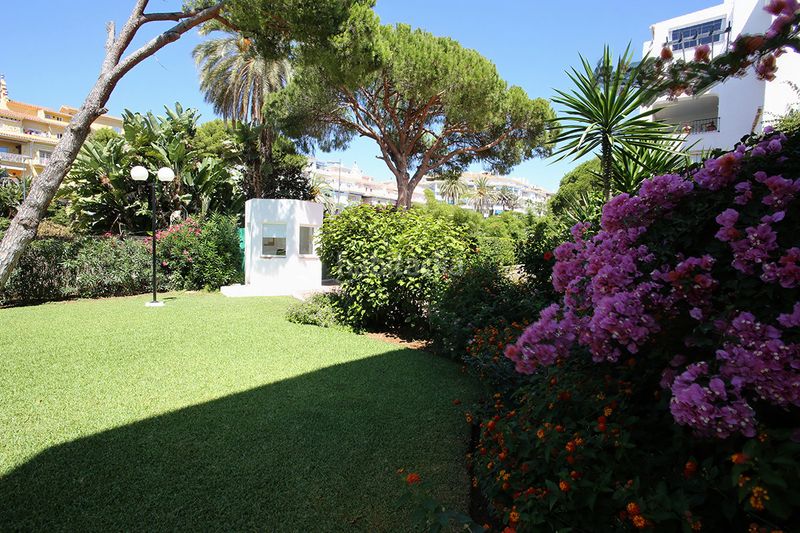 Foto 6b8f8c63-c40f-44ea-8e1b-4ddb35d1adb4. Lloguer planta baixa amb aparcament piscina a Puerto Banús Marbella