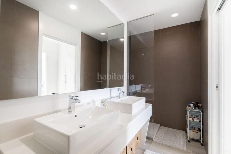 Foto 80a7e3cd-39e2-46e7-a7b1-8e8f147076ad. Casa adossada amb aparcament piscina a Cancelada Estepona