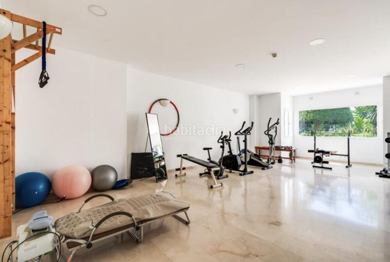 Foto 3832c8db-d3e3-4feb-8f99-a57e49c701f1. Apartament amb aparcament piscina a Nueva Atalaya Estepona