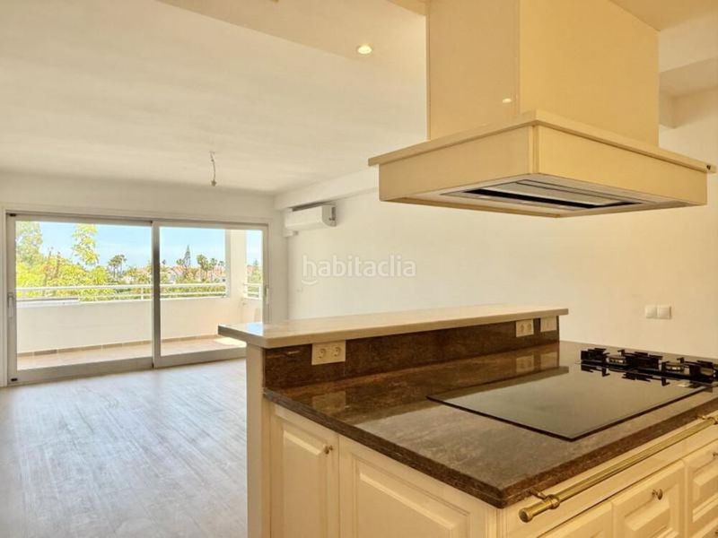 Foto 5d1fad79-c9e9-4ef3-b639-cd5fbb5e3219. Apartament amb aparcament piscina a Nueva Atalaya Estepona