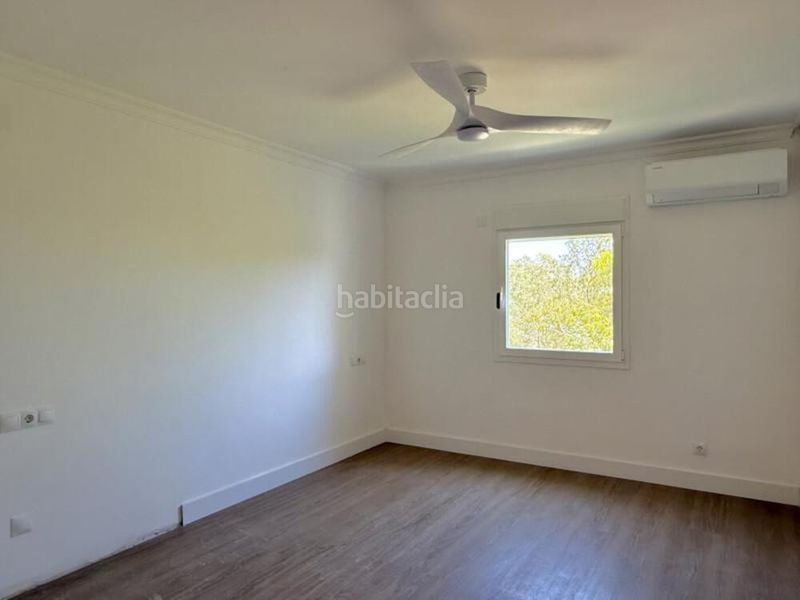Foto 8c821817-035f-4e1a-bdfe-335081259b89. Apartament amb aparcament piscina a Nueva Atalaya Estepona