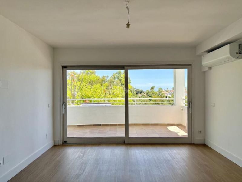 Foto 90a06bdc-7054-491f-81ca-b98ed8edbf11. Apartament amb aparcament piscina a Nueva Atalaya Estepona