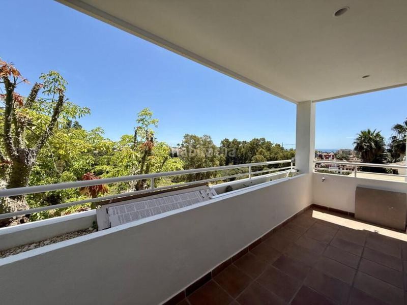 Foto bc1fd056-ecde-4d61-9f5e-c2bda77d7699. Apartament amb aparcament piscina a Nueva Atalaya Estepona