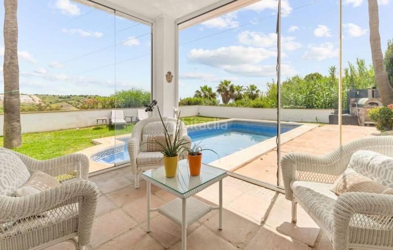 Foto 05e13a33-e81c-4816-8a38-c90a341e87e9. Casa amb aparcament piscina a Estepona golf Estepona