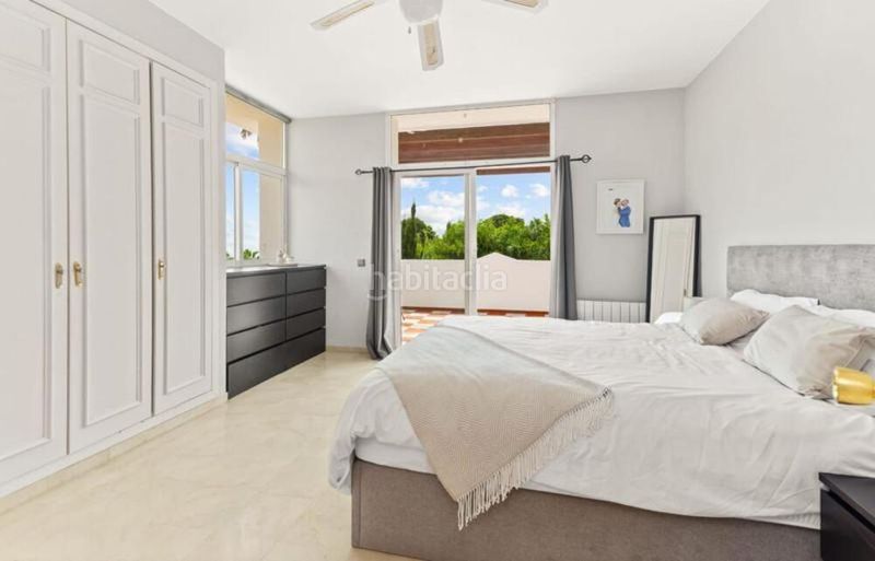 Foto 4dff46a6-0ef6-4071-91be-b88794c7fe91. Casa amb aparcament piscina a Estepona golf Estepona
