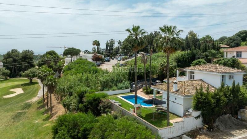Foto cb997767-32b4-4419-beb4-93d47df11050. Casa amb aparcament piscina a Estepona golf Estepona