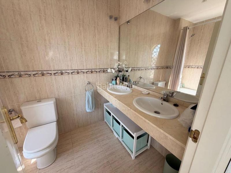 Foto a8232b0d-d0ae-42fc-a7a9-f73dfb668b15. Casa adossada amb aparcament piscina a Calahonda Mijas