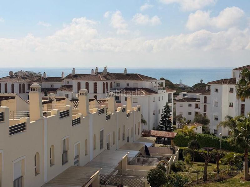 Foto bf36a78d-bfe0-4109-a75a-01db3c89ced8. Casa adossada amb aparcament piscina a Calahonda Mijas