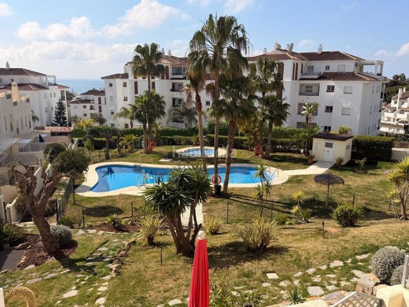 Foto e9a8dd45-3653-4584-9034-56f3bf97fd59. Casa adossada amb aparcament piscina a Calahonda Mijas